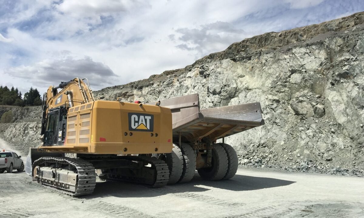 Caterpillar 775E and 374F at a quarry in France