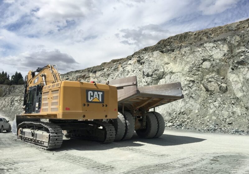 Caterpillar 775E and 374F at a quarry in France
