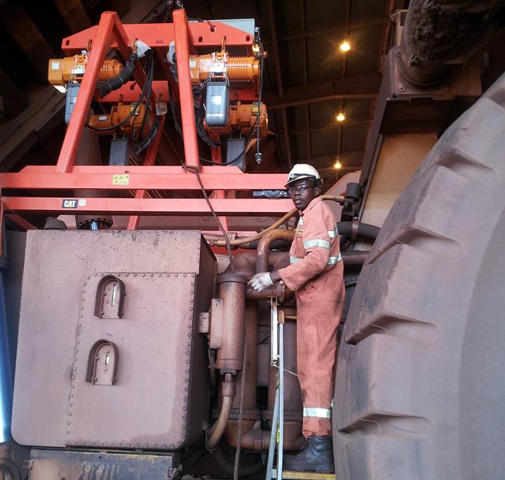 Kenneth with a CAT 793 to 797 Transmission removal and installation tool at BHP Whaleback Mine workingh for the Caterpillar dealer in Western Australia