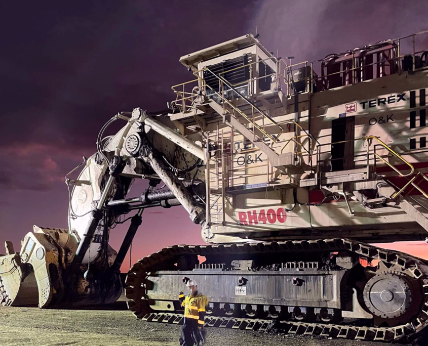 Terex O&K RH 400 - International recruitment of dealer trained Field Service Technicians produces excellent ROI